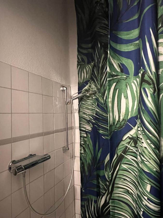 Private Schlafzimmer Mit Wc Dusche Mönchengladbach Kültér fotó